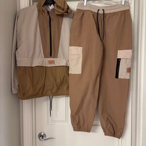 Nike Sportswear Revolution 1/2 Zip Jacket Cargo  Pants Set Driftwood Tan L/M
